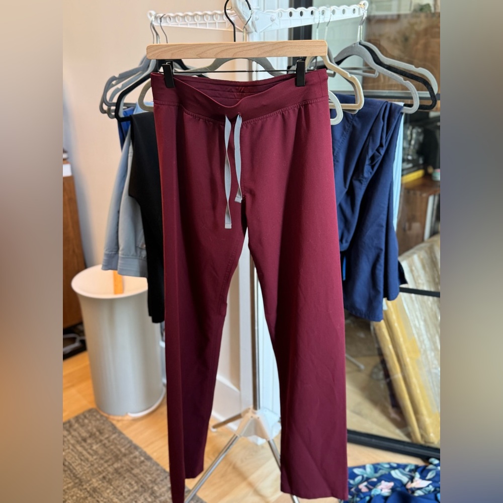 Women’s FIGS Burgundy Scrub Pants- Small/Tall